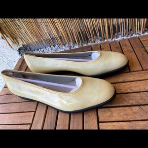 Vintage Salvatore ferragamo Cream loafers
